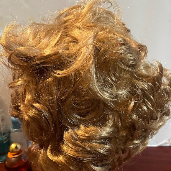 TEVIRON VINYON synthetic wig Curly Wig Gokden Blonde Cap - Picture 4 of 10